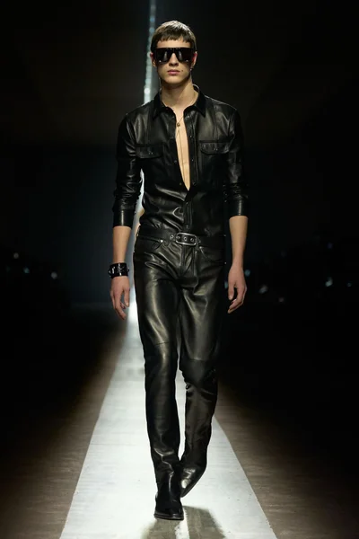 Look 27